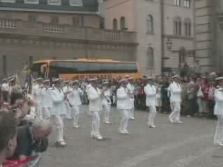 صور Changing of the Guard at the Royal Palace المكان الرائع