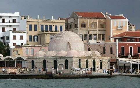Ханья – город-порт на северном побережье Крита. Старинная гавань, крепость Фиркас, Археологический и Морской музеи, рестораны, рынки и отели
