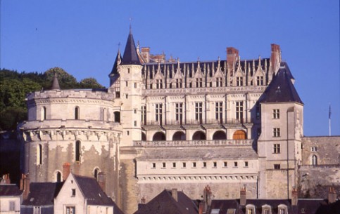 Amboise is famous for the fact that here, in the Clos Lucé manor house, spent the last three years of his life and died genius Leonardo da Vinci