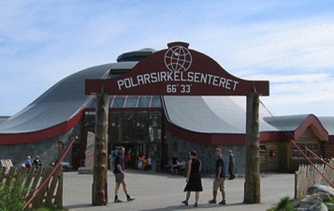 Arctic Circle Centre presents works of art, as well as marble sculptures of polar animals and stuffed animals. Here is a stuffed polar bear, the largest in Europe