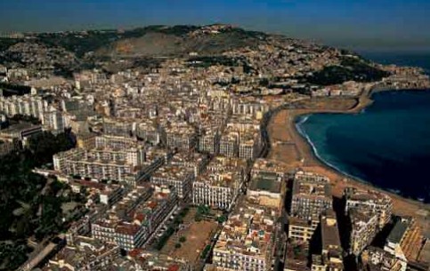 Tourists at El Oued enjoy amazing architecture, lots of souvenir shops and an opportunity to ride a camel. Especially worth to visit the market and Sidi Salem Mosque 