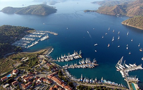 Gochek is located in one of the most picturesque and most suitable for yachting places throughout the Mediterranean - the Gulf of Fethiye, where there are at least 10 beautiful bays