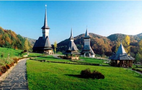 In the valley of Maramures, visitors have the unique opportunity to get acquainted with rural traditions, stay in a comfortable hotel, taste dishes of local cuisine