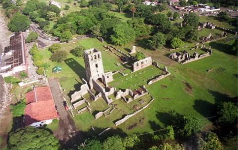 The old district of Panama attracts tourists by colonial architecture, a great number of old churches and interesting museums