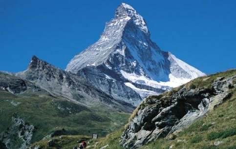 Швейцария привлекает туристов круглый год. Зимой - это отдых на фешенебельных горнолыжных курортах, летом - пешие и велосипедные путешествия в Альпах