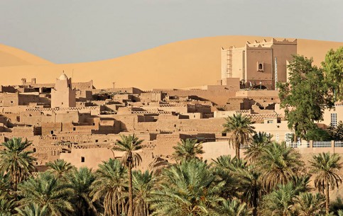 Built around the oasis, which is feed by artesian wells, Taghit, surrounded by sand dunes, attracts tourists with the Sahara, palm groves, ancient tombs