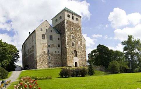 Turku is the oldest city of Finland (13th cent) - a mixture of a long history and modernity. As in any medieval European city, there is a river, a cathedral, a castle, and a market square