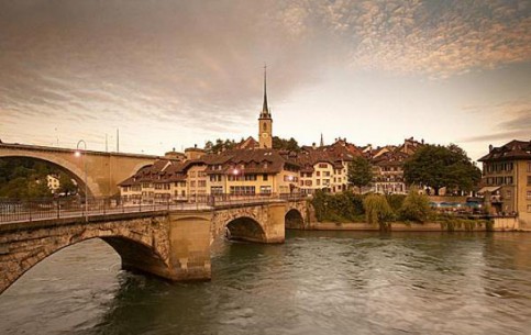 Bern, the capital and the heart of Switzerland, is an incredibly beautiful medieval city, which has preserved its original appearance. A World Heritage Site, a true treasury of art