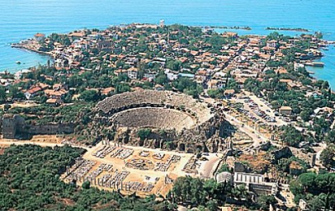 Kusadasi is a marvelous town on the shore of Aegean Sea. Luxurious hotels, wide sand beaches, cozy restaurants and street cafes, eastern bazaar, ancient Genoese fortress